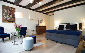 1637: Historic Canal View Suites